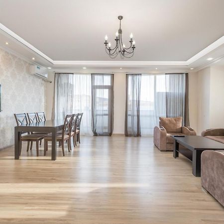 2 Bedrooms 2 Bathrooms Large And Lux Apartment Best Location Erevan Esterno foto