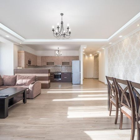 2 Bedrooms 2 Bathrooms Large And Lux Apartment Best Location Erevan Esterno foto